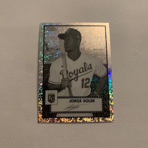 Jorge Soler #151 Kansas City Royals; Brillo de diamantes blancos y negros; Topps Chrome Platinum Aniversario 2021