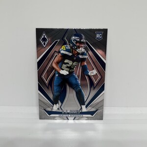 DJ James #172 Seattle Seahawks; Novato; Panini Phoenix Futebol 2024