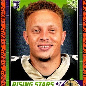 Spencer Rattler #45 Saints de la Nouvelle-Orléans ; Rookie - citrouilles oranges ; Ballon de football pour un match Panini 2024