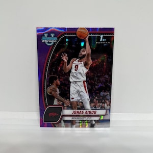 Jonas Aidoo #32; 1.er Bowman - Refractor de lava púrpura; Baloncesto Topps Bowman U Chrome 2025