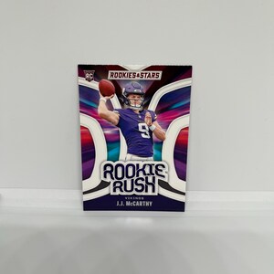 JJ McCarthy #RRJMY Vikings du Minnesota ; Insert Rookie Rising ; Recrues et stars du football Panini 2024