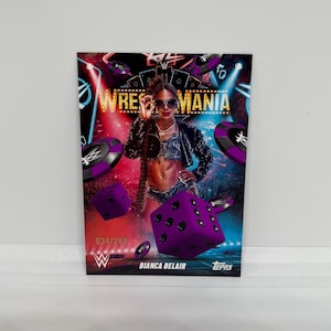 Bianca Belair #WM39; Exclusivo da WrestleMania - Paralela Roxa numerada 034/249; Topps WWE 2025