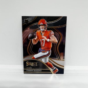 Tyson Bagent #208 Chicago Bears; Novato - Nível de Clube; Panini Select Football 2023