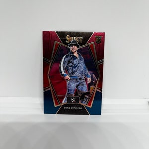 Tony D'Angelo #182; Nivel Premier novato: rojo, blanco y azul; Panini WWE Select 2022