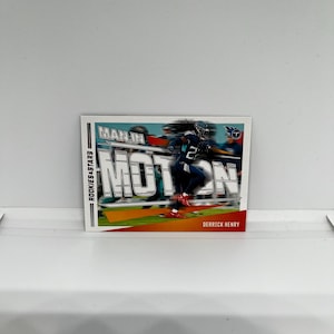 Derrick Henry #MM8 Tennessee Titans; Man in beweging invoegen; Panini Rookies & Stars Football 2023