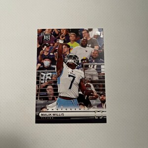 Malik Willis #PH29 Tennessee-titanen; Fotogeniek - Rookie; Panini Chronicles voetbal 2023