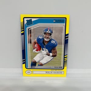Malik Nabers, n° 383 des Giants de New York ; Rookie évalué - Jaune Epreuve de presse ; Ballon de football Panini Donruss 2024
