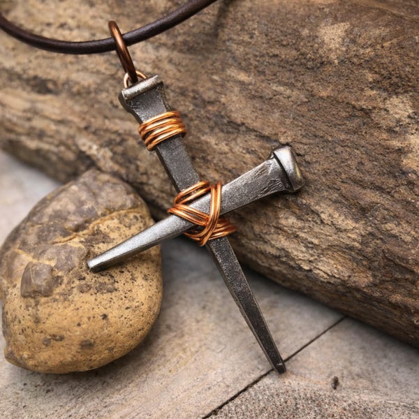 Rustieke stalen kruisketting heren met koperdraadwikkel – Christian Faith-sieraden
