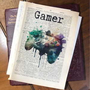 Peut inclure: Ensemble de trois mugs en céramique avec une finition mate et mouchetée. Les tasses sont de couleur crème, gris clair et gris foncé. Design simple et minimaliste.