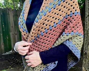 Easy Granny Triangle Shawl, Autumn Woods Wrap, Simple Crochet Shawl, Warm Women’s Sweater, Women’s Crochet Shawl, Easy Crochet Gifts