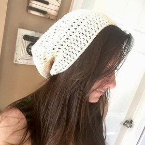 Gehäkelter Slouchy Hut Muster, einfach gehäkelter Hut Muster, Frauen häkeln Slouchy Hut Muster, Strand Hut, Damenmode Accessoires