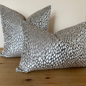 Kussensloop van nertsfluweel, kussen met dierenprint, bruin kussen, hoes met textuur en stippen, 24 x 24 26 x 26 euro