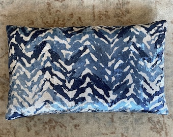copertura del cuscino in velluto con stampa animale bianco blu, cuscino in velluto di pinta animale, cuscino con stampa zebrata, cuscino in velluto Hamptons 12x20 14x20 12x36 14x36