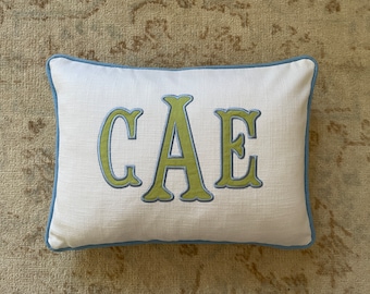 Federa per cuscino con monogramma, cuscino con iniziale applicata, cuscino con nome personalizzato, cuscino in lino bianco, verde e blu