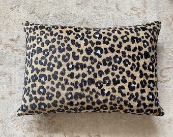 Federa per cuscino con stampa leopardata, cuscino con stampa animalier, cuscino nero cammello,