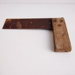 Vintage timmermansset van hout en messing vierkant, antiek meetinstrument voor hout en messing, vintage gereedschap
