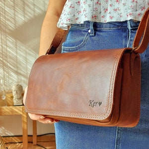 Sac bandoulière en cuir personnalisé « SOFIA » en cuir pleine fleur en 4 couleurs avec bandoulière réglable