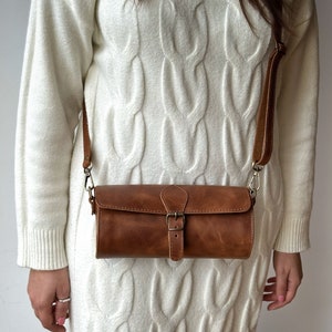 "Ledertasche kleine Ledertasche mit abnehmbaren Trageriemen in 3 Farben ""Tyche"""