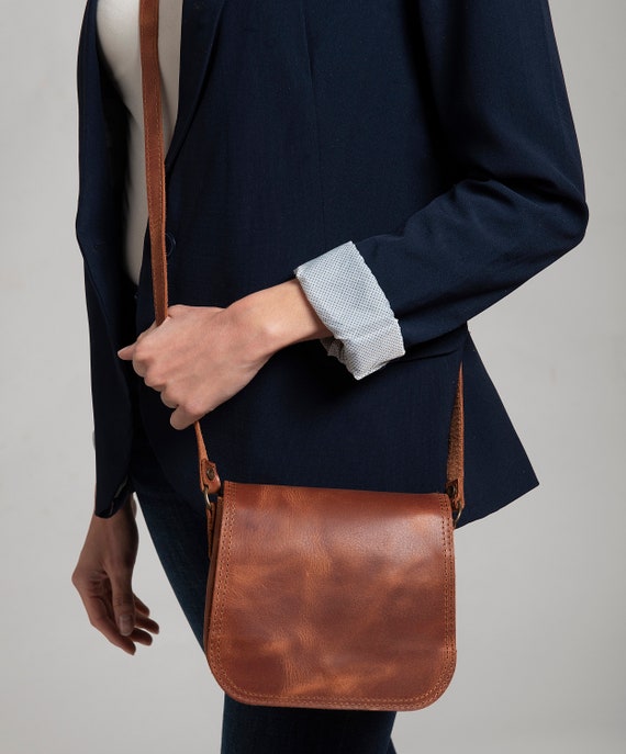 Woman's Minimalist Leather Crossbody Bag