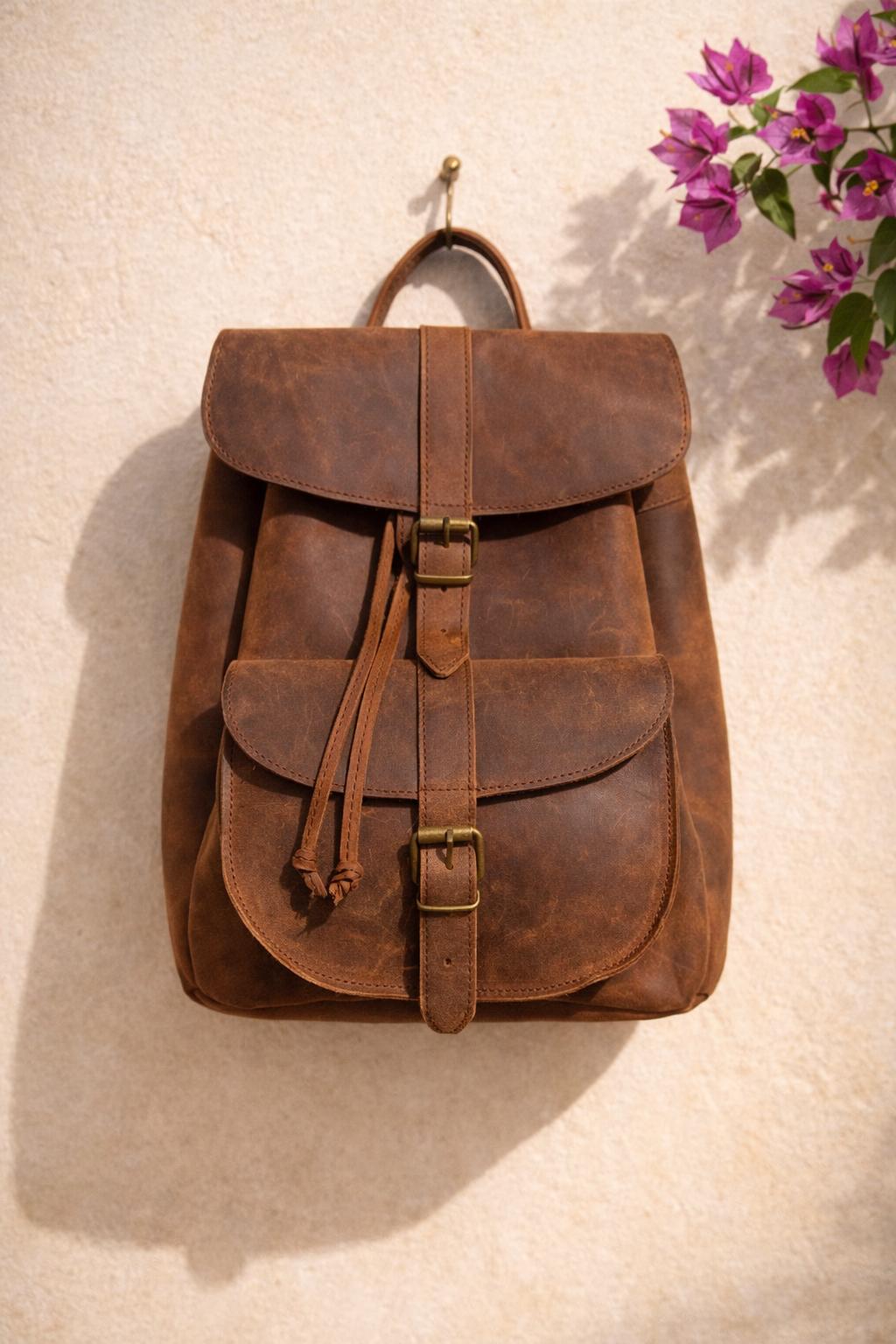 Full Grain Leather Backpack: Handmade Cowhide Travel Bag  display picture 1