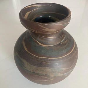 Vintage  Niloak Pottery Mission Swirl Flared Bulbous Vase 1920’s Arts Crafts Antique Southwest Decor Signed Stamped