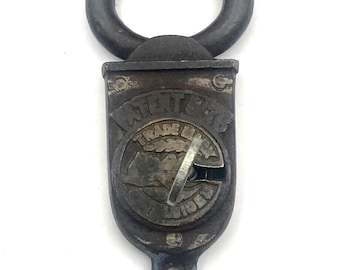 Antikes viktorianisches Patent 5176 Gusseisen Messing Vorhängeschloss und Schlüssel, eingetragenes Warenzeichen Crab Lock Chest Jail Key