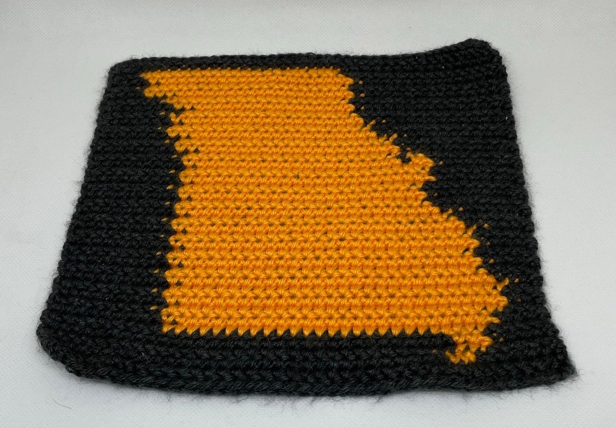 36 Crochet Pixel Charts with Tapestries, Blankets, Pillows, and Graphs 36 Missouri Throw Pillow