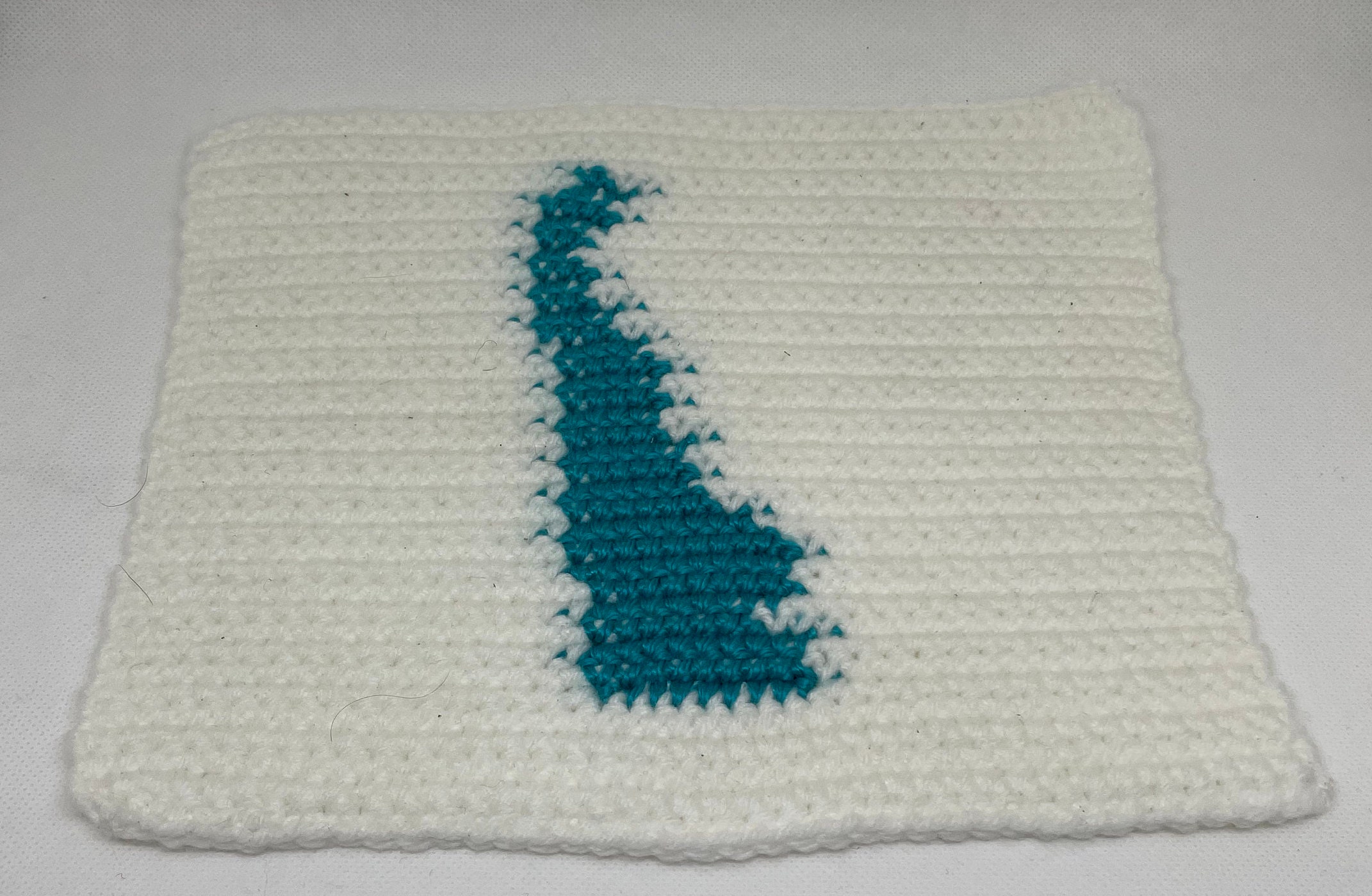 36 Crochet Pixel Charts with Tapestries, Blankets, Pillows, and Graphs 25 Delaware Throw Pillow