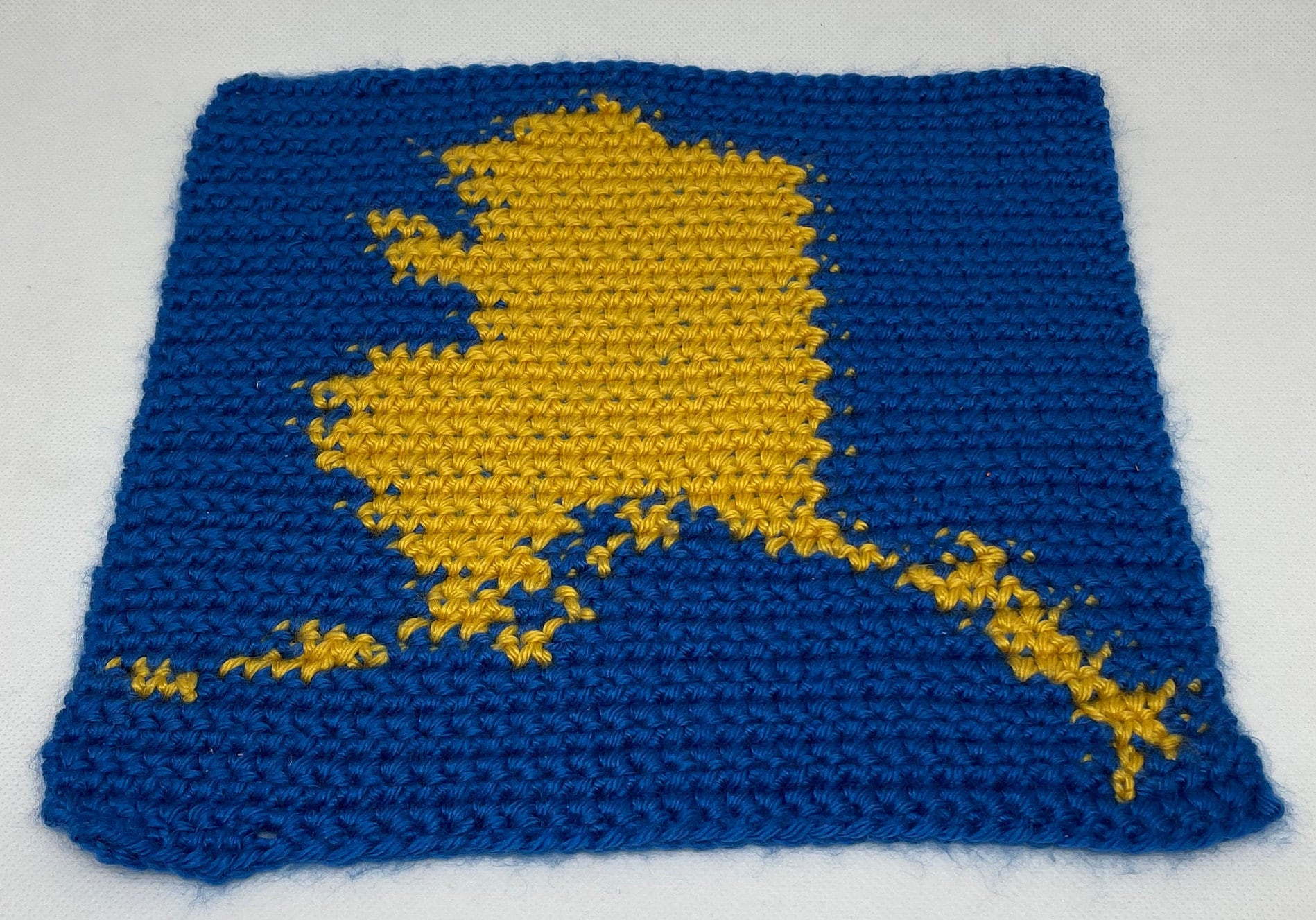 36 Crochet Pixel Charts with Tapestries, Blankets, Pillows, and Graphs 21 Alaska Throw Pillow