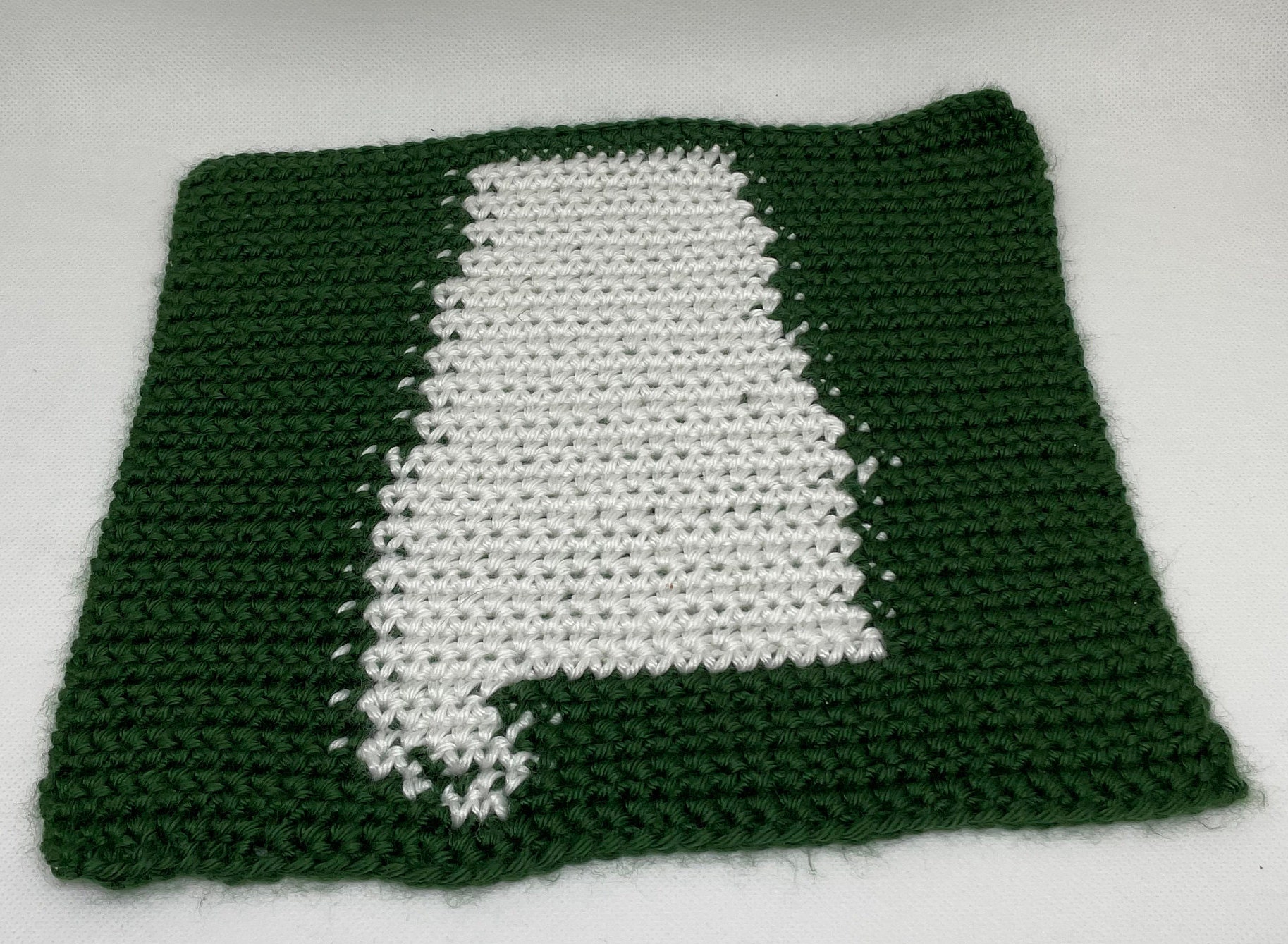 36 Crochet Pixel Charts with Tapestries, Blankets, Pillows, and Graphs 20 Alabama Throw Pillow