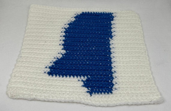 36 Crochet Pixel Charts with Tapestries, Blankets, Pillows, and Graphs 35 Mississippi Throw Pillow