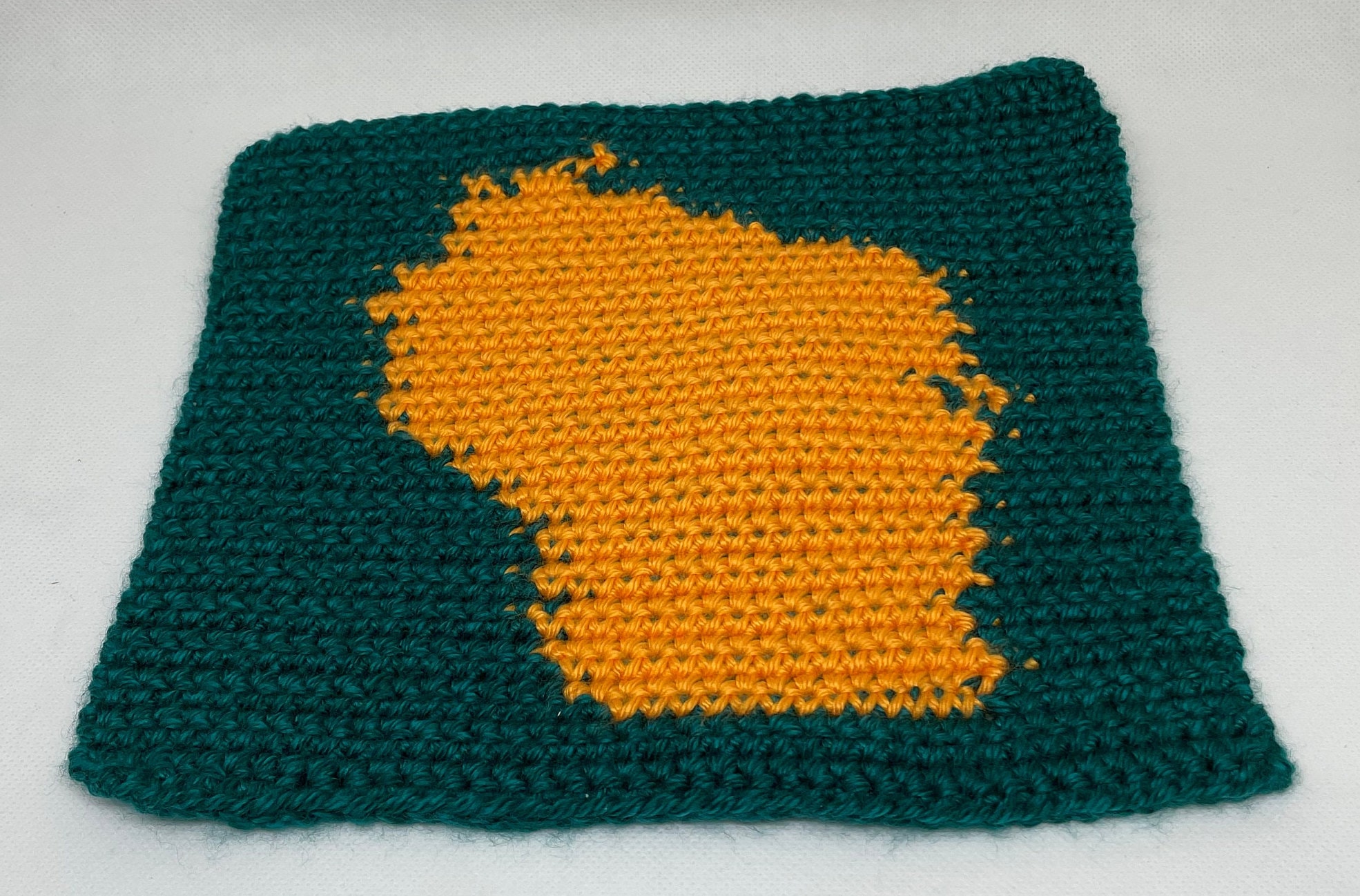 36 Crochet Pixel Charts with Tapestries, Blankets, Pillows, and Graphs 13 Wisconsin Throw Pillow