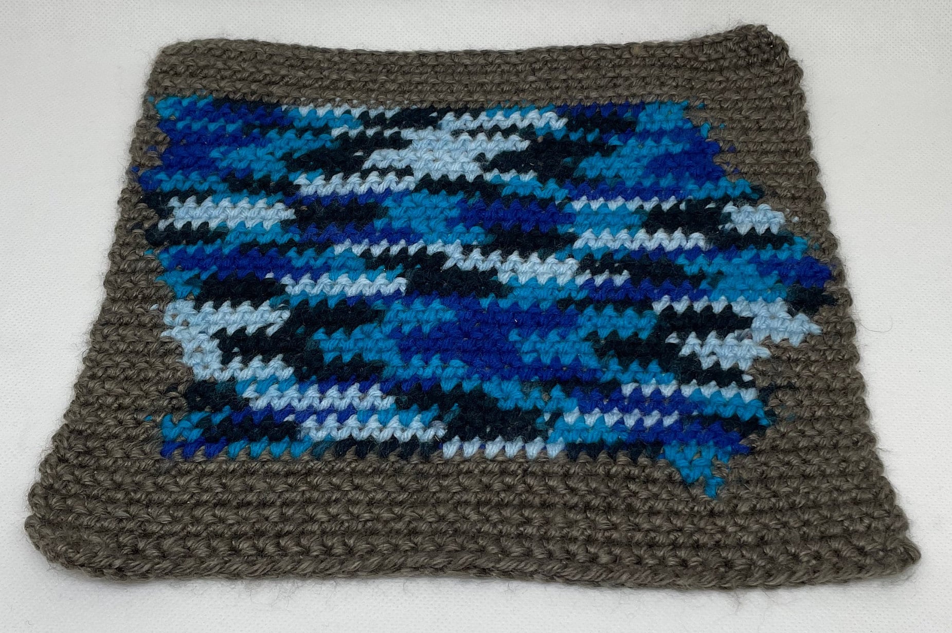 36 Crochet Pixel Charts with Tapestries, Blankets, Pillows, and Graphs 30 Iowa Throw Pillow