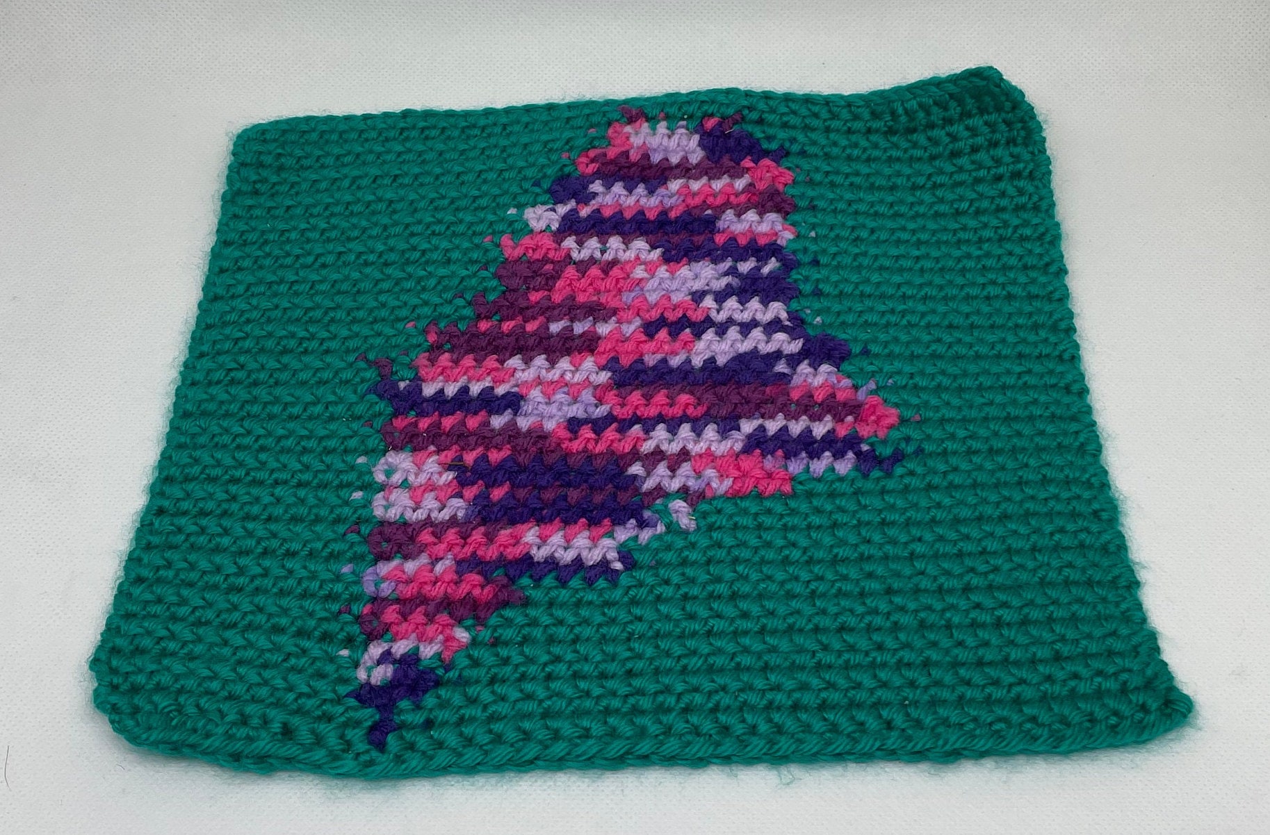 36 Crochet Pixel Charts with Tapestries, Blankets, Pillows, and Graphs 33 Maine Throw Pillow