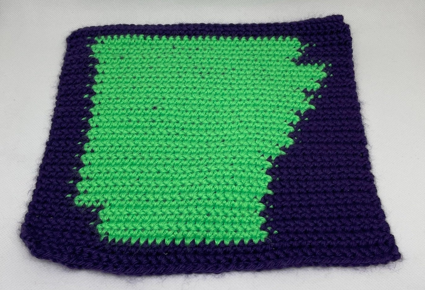 36 Crochet Pixel Charts with Tapestries, Blankets, Pillows, and Graphs 22 Arkansas Throw Pillow