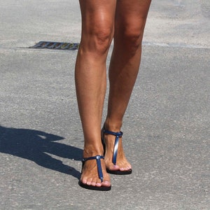 ひも付き素足サンダル、ギリシャのセクシーなハンドメイドサンダル、ユニークなレザーサンダル - センセーション