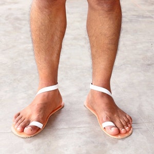 地中海の魅力が光るギリシャレザー、快適なメンズ素足用レザーサンダル、ゲイサンダル、シンプルなスタイル、金具なし - BALIN M