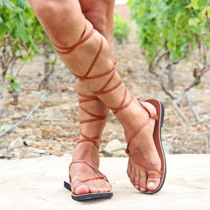 メンズハンドメイドレザーサンダル、メンズレースアップレザーサンダル、ストラップ付きトレンディなゲイサンダル - PEARL M