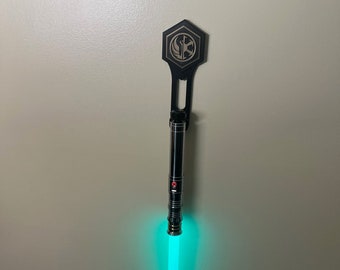 Soporte de pared con forma de sable de luz: elige tu símbolo.