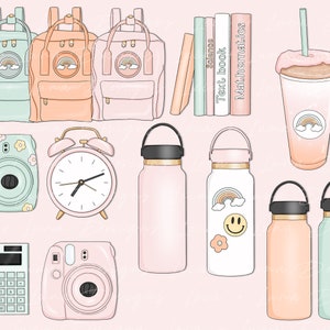 K&ouml;nnte beinhalten: Ein Set an Schulsachen, darunter ein rosa, gr&uuml;ner und orangefarbener Rucksack, eine gr&uuml;n-rosa Kamera, ein rosa Wecker, eine rosa, wei&szlig;e und gr&uuml;ne Wasserflasche, ein Taschenrechner, eine rosa und gr&uuml;ne Wasserflasche, eine rosa und wei&szlig;e Wasserflasche, ein rosa und wei&szlig;er Kaffebecher mit Strohhalm und ein Stapel B&uuml;cher mit den Titeln "Science", "Text book" und "Mathematics".