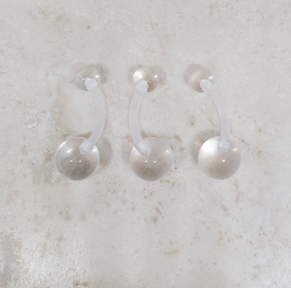 Belly button shop piercing retainer