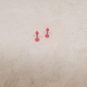 16 g, clou d'oreille labret mat rouge pomme bonbon à 2 pointes, anneau pour les lèvres, piercing de boucle d'oreilles daith tragus tour daith en hélice de cartilage, morsure d'ange serpent