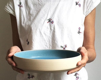 Servierplatte für Leckereien, Obstschale, Kuchenteller, Salatschüssel handgedreht, schlichtes Keramik Design