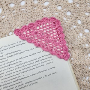 Bookmark - Corner Crochet Lace Bookmark