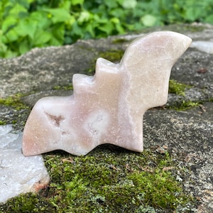 Roze amethist vleermuis kristalsnijwerk
