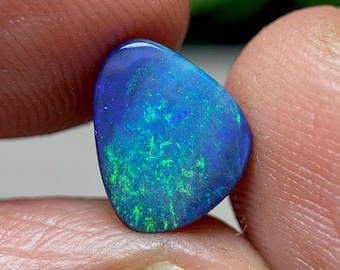 Cabujón doblete de ópalo natural de Coober Pedy (8x6,8x3,2 mm - 1,43 quilates)