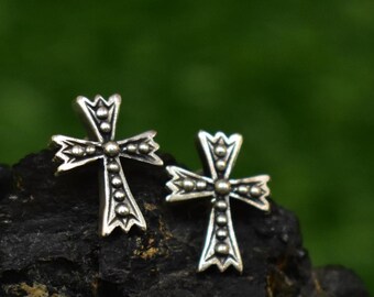 Boucles d'oreilles minimalistes en argent 925 avec croix