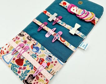 Pochette à barrettes et chouchous élastiques prêtes à partir