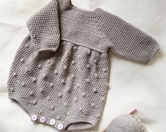 Patron au crochet - Combi-short à petits pois pour bébé et tout-petit