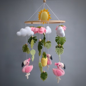 Móvil infantil de flamencos rosas: decoración tropical de fieltro para la habitación del bebé.